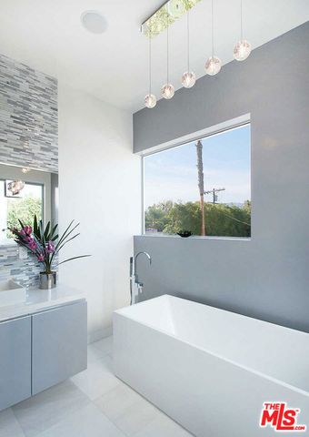 429 N Sweetzer Avenue, Los Angeles, CA 90048