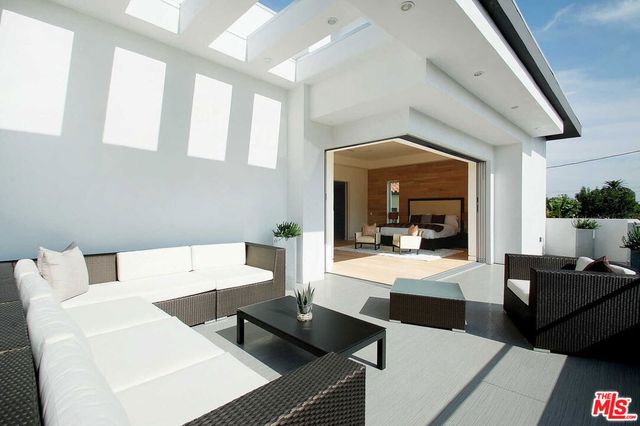 429 N Sweetzer Avenue, Los Angeles, CA 90048