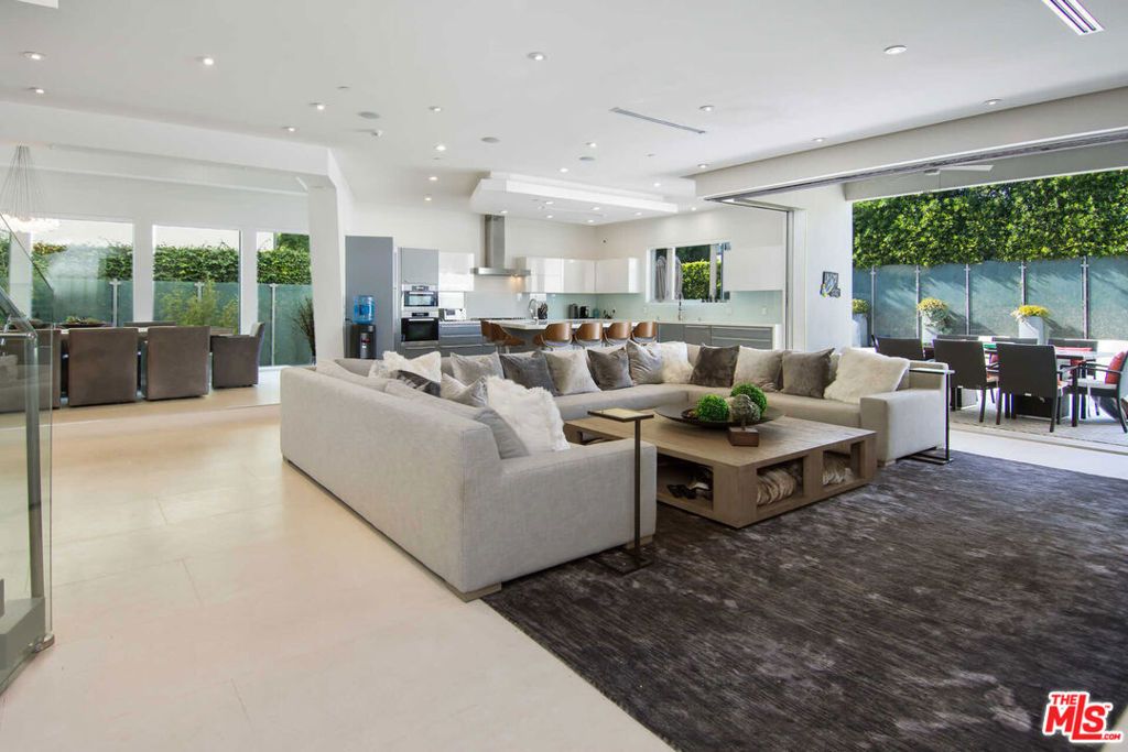 429 N Sweetzer Avenue, Los Angeles, CA 90048