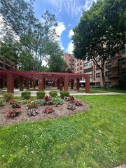 75-34 Bell Blvd 2G, Bayside, NY 11364