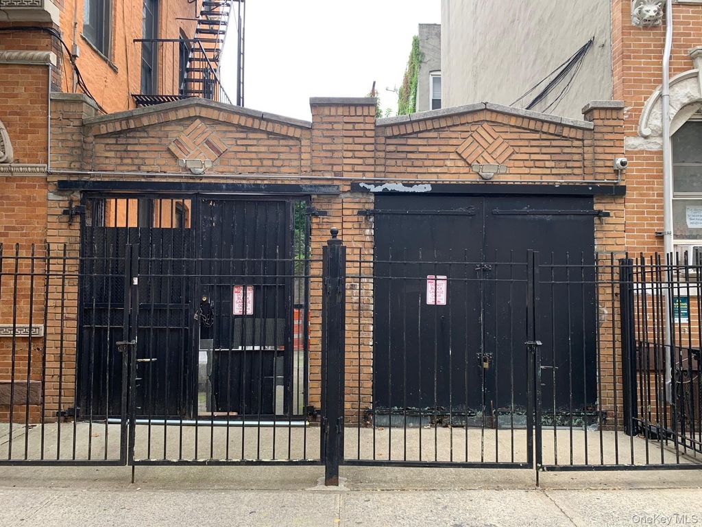 83 Irving Avenue, Brooklyn, NY 11237 — photo 2
