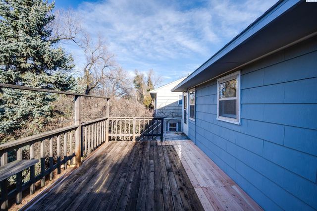 1035 NW Clifford St, Pullman, WA 99163