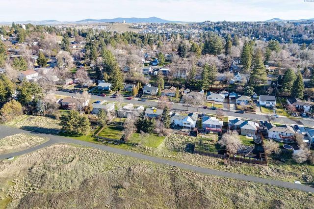 1035 NW Clifford St, Pullman, WA 99163