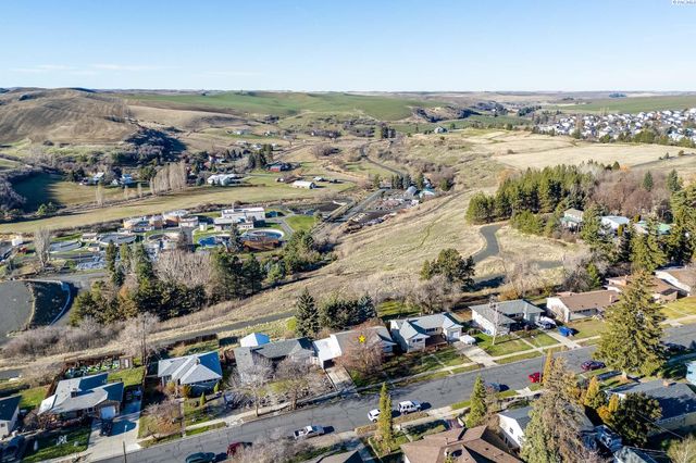 1035 NW Clifford St, Pullman, WA 99163