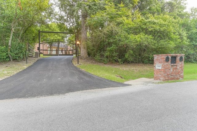 10147 Lewis Creek Circle, Willis, TX 77318