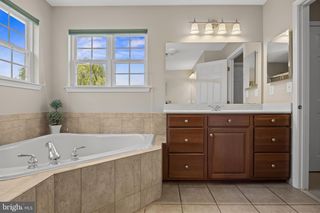 208 HICKORY LN, Mullica Hill, NJ 08062