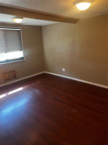 401 Crystal Creek Drive, Livingston, TX 77351