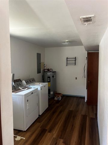 401 Crystal Creek Drive, Livingston, TX 77351