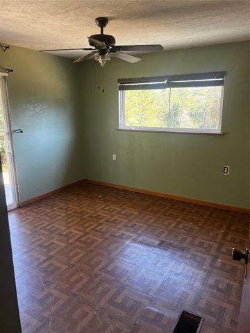 401 Crystal Creek Drive, Livingston, TX 77351