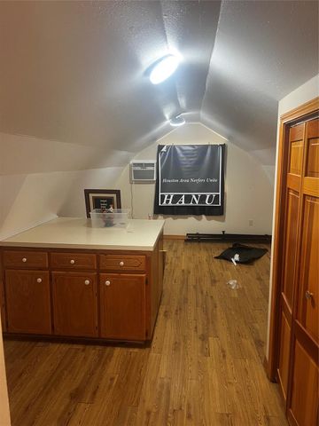 401 Crystal Creek Drive, Livingston, TX 77351