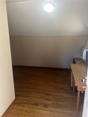 401 Crystal Creek Drive, Livingston, TX 77351