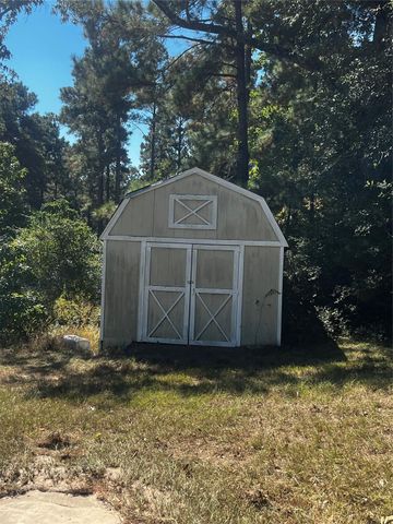 401 Crystal Creek Drive, Livingston, TX 77351