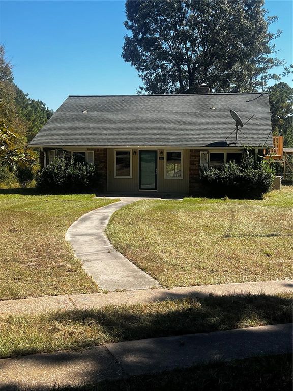 401 Crystal Creek Drive, Livingston, TX 77351