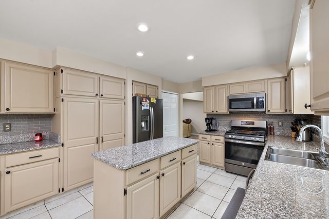30521 Knighton Drive, Farmington Hills, MI 48331