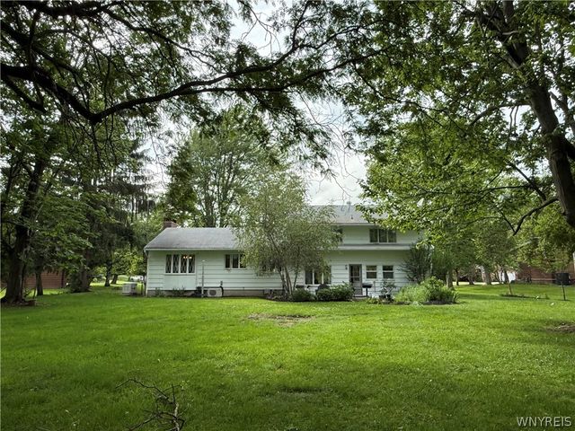 5287 Willow Lake Court, Clarence, NY 14031