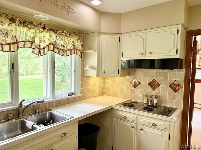 5287 Willow Lake Court, Clarence, NY 14031