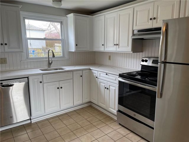 4 Almy Court 2, Newport, RI 02840