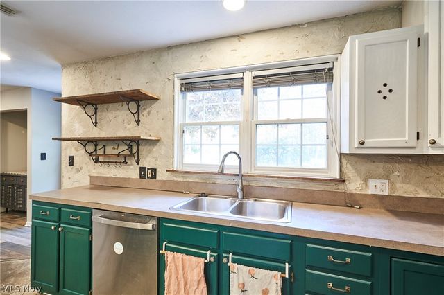 780 Bates Road, Rocky River, OH 44116