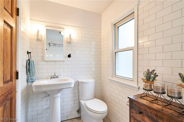 780 Bates Road, Rocky River, OH 44116