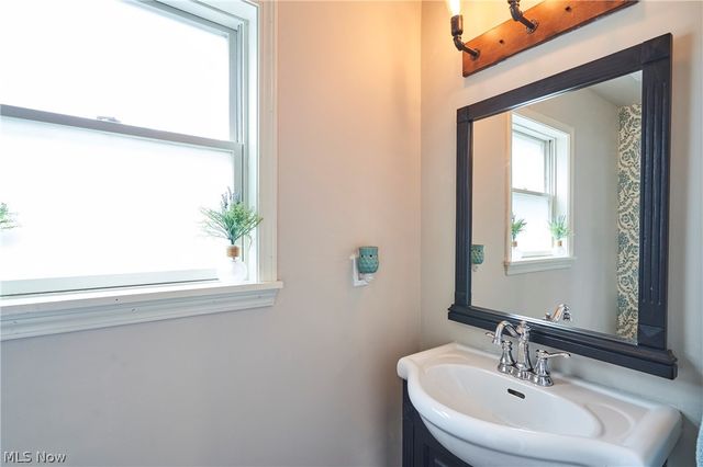 780 Bates Road, Rocky River, OH 44116