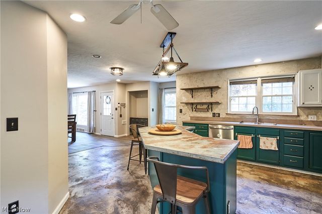 780 Bates Road, Rocky River, OH 44116