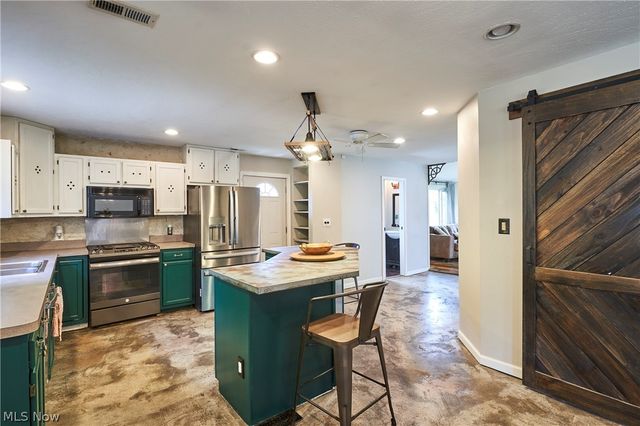780 Bates Road, Rocky River, OH 44116