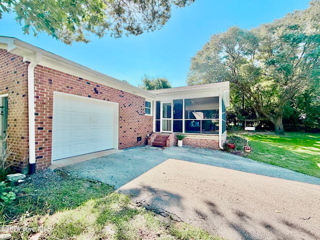 102 La Salle Street, Wilmington, NC 28411