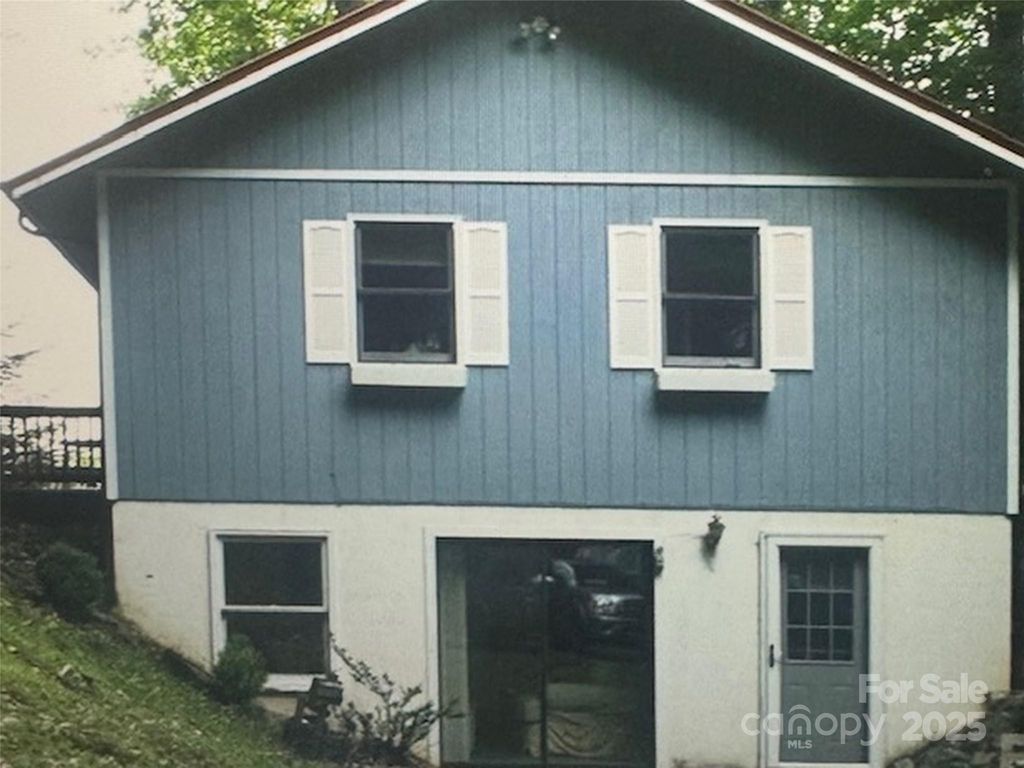 673 Chestnut Lane, Mars Hill, NC 28754