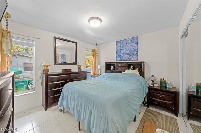 813 105th AVE N, Naples, FL 34108