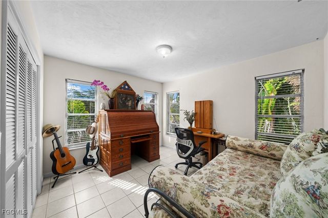 813 105th AVE N, Naples, FL 34108