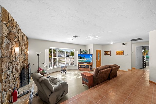 813 105th AVE N, Naples, FL 34108