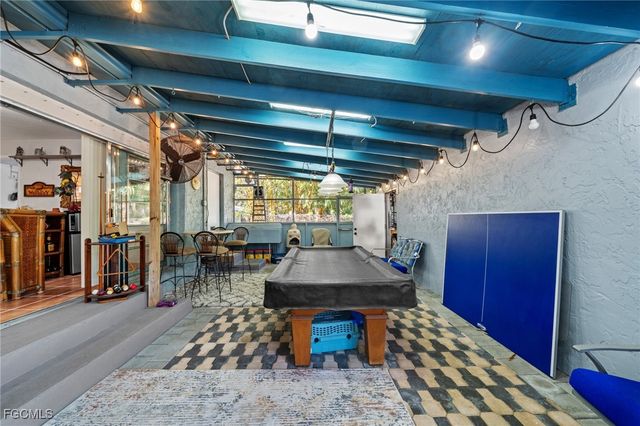 813 105th AVE N, Naples, FL 34108