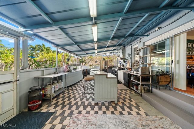 813 105th AVE N, Naples, FL 34108