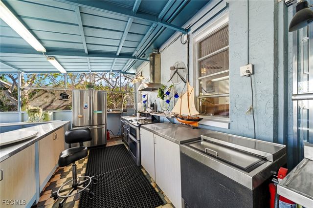 813 105th AVE N, Naples, FL 34108