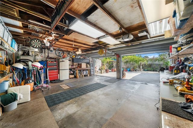 813 105th AVE N, Naples, FL 34108