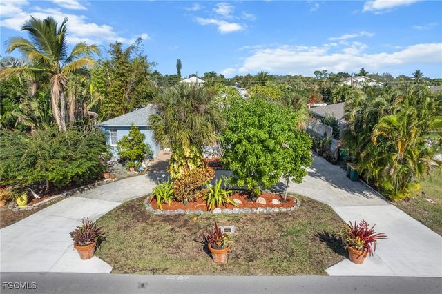 813 105th AVE N, Naples, FL 34108