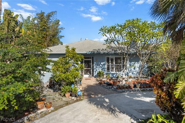 813 105th AVE N, Naples, FL 34108