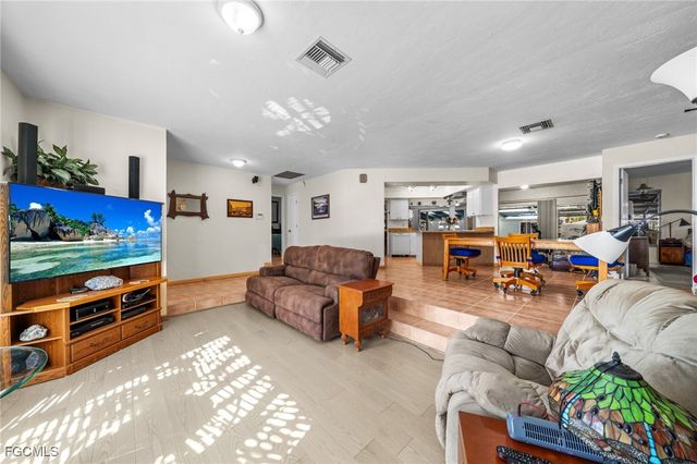 813 105th AVE N, Naples, FL 34108