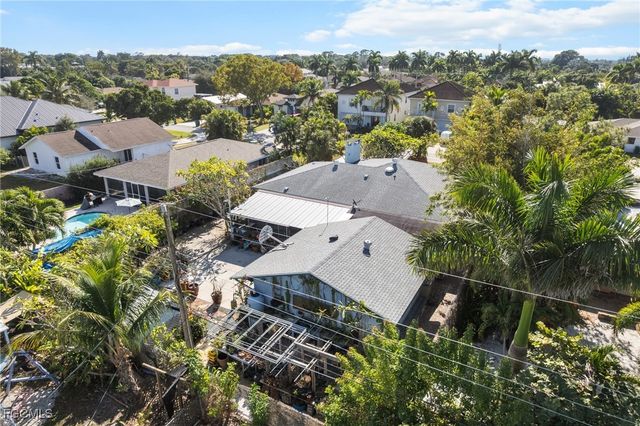 813 105th AVE N, Naples, FL 34108