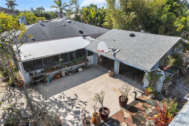 813 105th AVE N, Naples, FL 34108