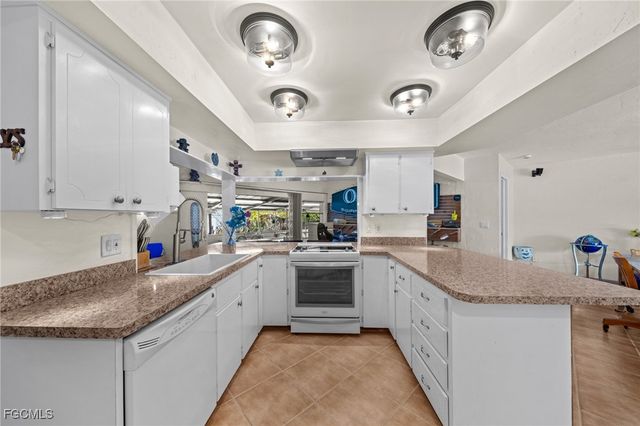 813 105th AVE N, Naples, FL 34108