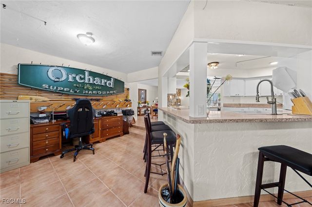 813 105th AVE N, Naples, FL 34108