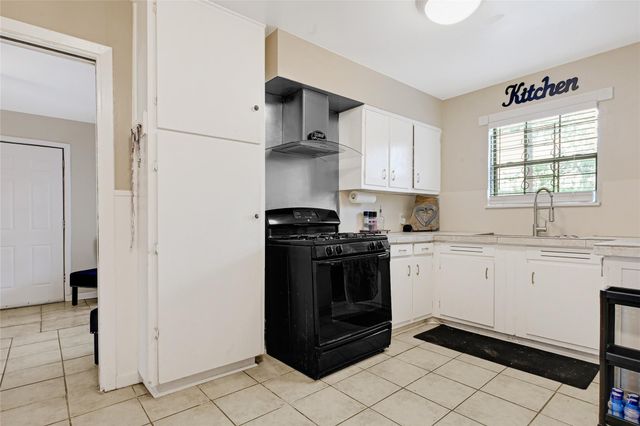 5843 Kenilwood Drive, Houston, TX 77033