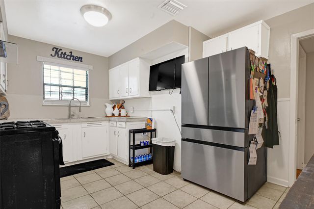 5843 Kenilwood Drive, Houston, TX 77033