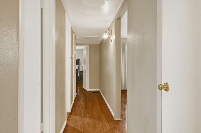 5843 Kenilwood Drive, Houston, TX 77033