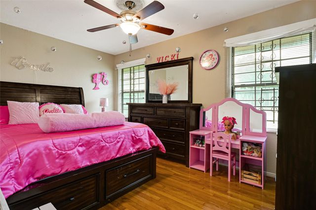 5843 Kenilwood Drive, Houston, TX 77033