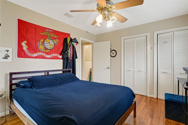 5843 Kenilwood Drive, Houston, TX 77033