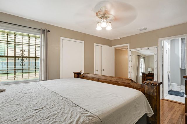 5843 Kenilwood Drive, Houston, TX 77033