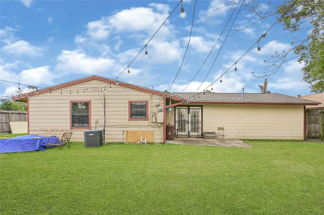 5843 Kenilwood Drive, Houston, TX 77033