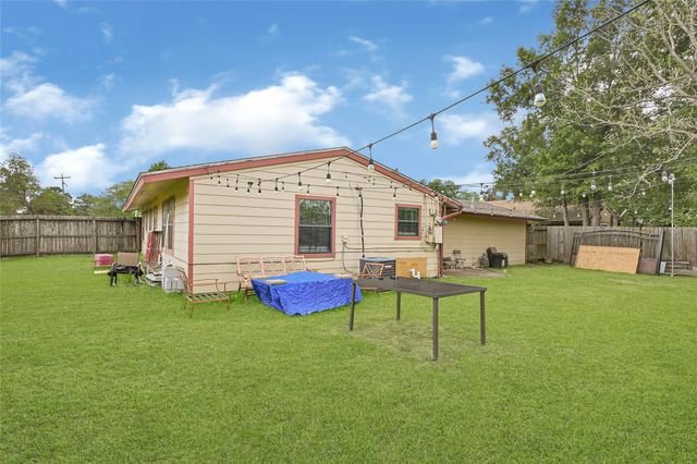 5843 Kenilwood Drive, Houston, TX 77033